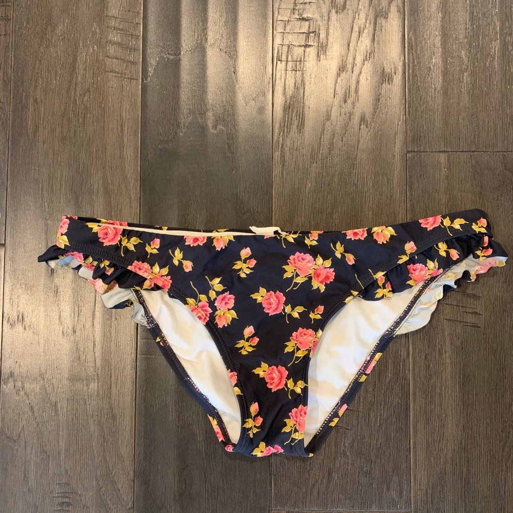 Quiksilver ruffle floral bathing suit